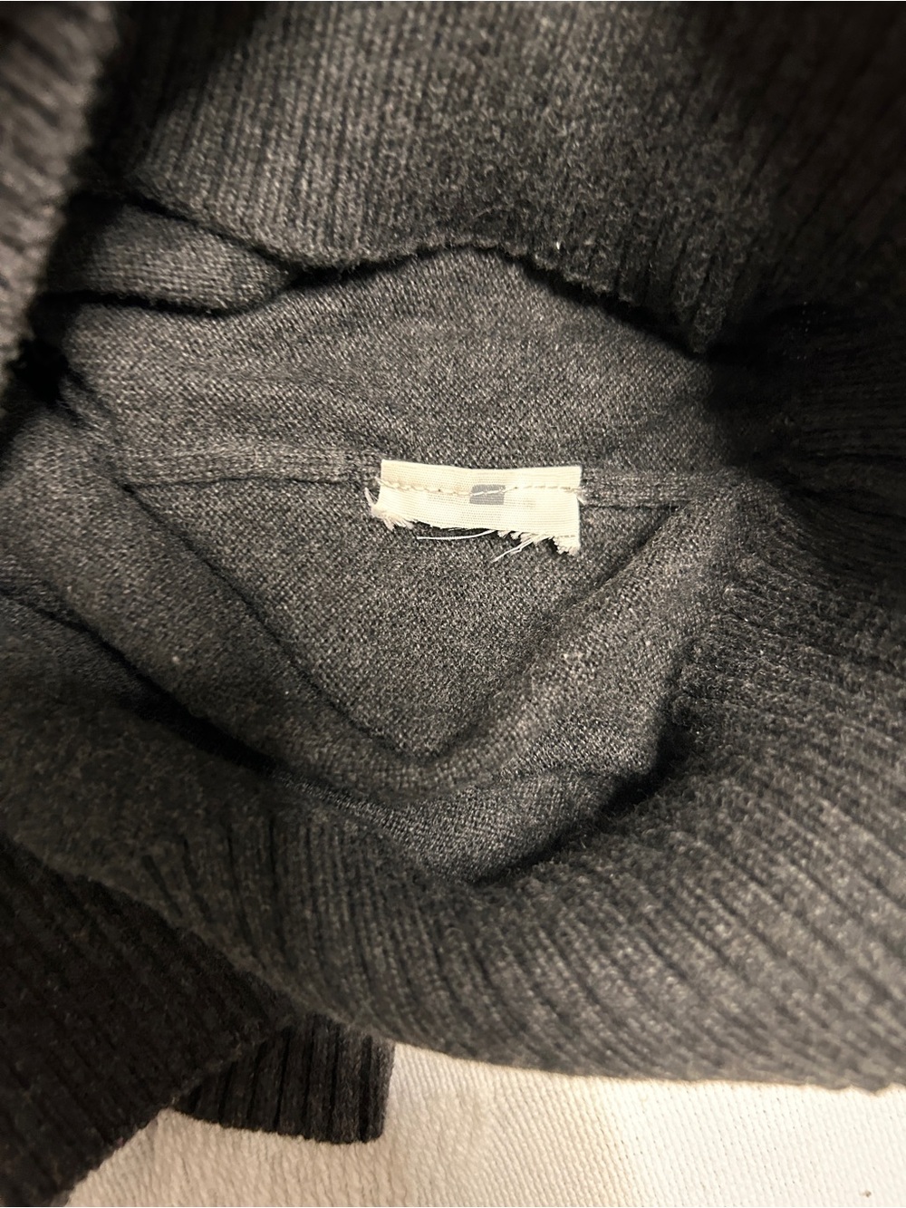 Abercrombie & Fitch Woman’s Medium Dark Charcoal V-Neck Sweater Y2K 90’s Preppy - Picture 5 of 10